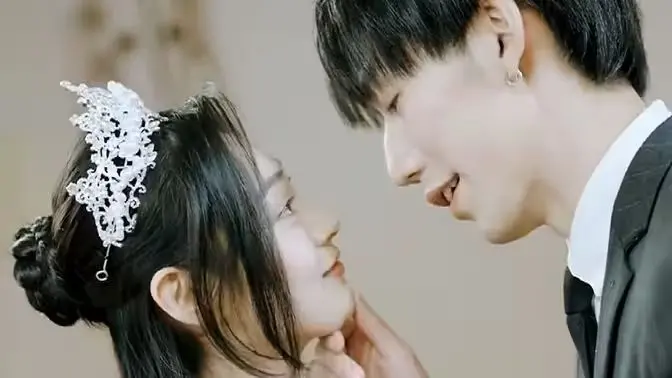 《替嫁缠婚大佬送上门》：霸总套路玩出新花样？这玛丽苏剧情，让人欲罢不能！